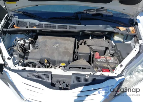 2016 Toyota Sienna Le 8 Passenger z USA, uszkodzony, nr VIN 5TDKK3DC0GS717160